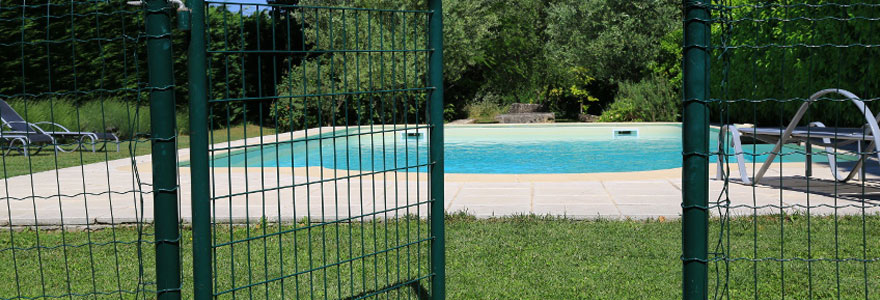 Comment sécuriser une piscine pour protéger ses enfants